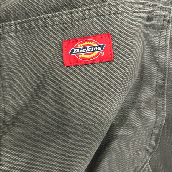 Hey I am selling a pair of Dickie Carpenter pants. They are hardly used - Picture 2 of 3